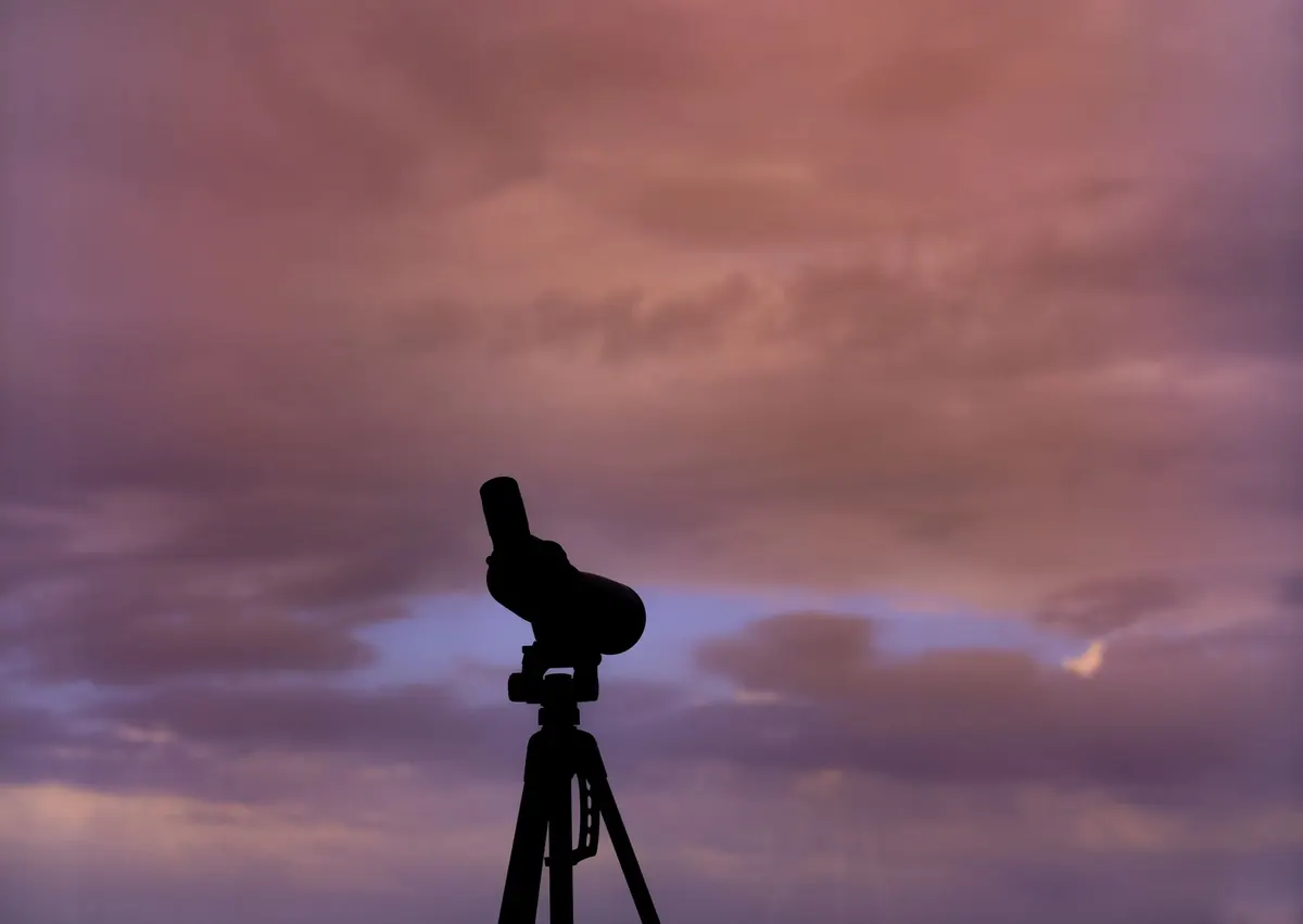 Refractor vs Reflector Telescopes: Which Is Better for Beginners?